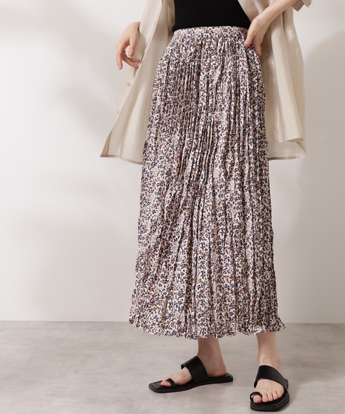 N.（N. Natural Beauty Basic）（エヌエヌナチュラルビューティーベーシック）の「フローラルワッシャープリーツスカート（スカート・レディース・ブラック系その他/ホワイト系その他・MEDIUM）」の3枚目の写真