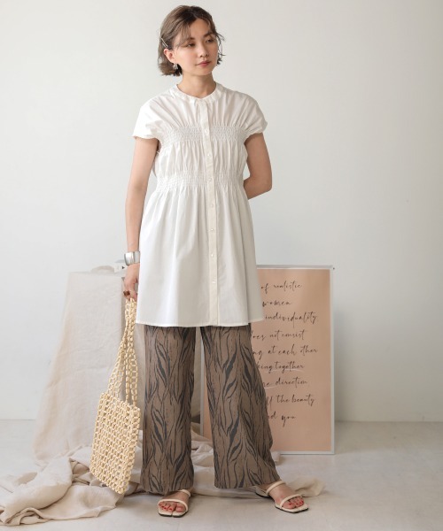 Bab(バブ)の「【WEB限定】シャーリングシャツブラウス(シャツ/ブラウス・レディース・ブラック/ブラウン/オフホワイト・38)」の16枚目の写真