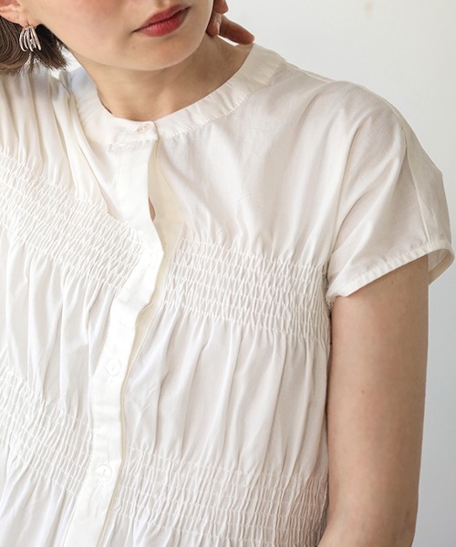Bab(バブ)の「【WEB限定】シャーリングシャツブラウス(シャツ/ブラウス・レディース・ブラック/ブラウン/オフホワイト・38)」の17枚目の写真