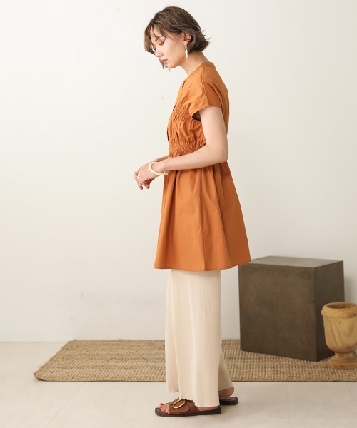 Bab(バブ)の「【WEB限定】シャーリングシャツブラウス(シャツ/ブラウス・レディース・ブラック/ブラウン/オフホワイト・38)」の4枚目の写真