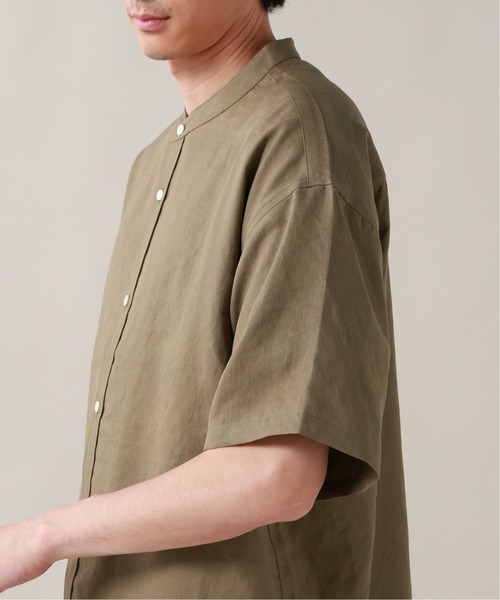 JOURNAL STANDARD（ジャーナルスタンダード）の「トリアセ バンドカラー ショートスリーブシャツ（シャツ/ブラウス・メンズ・ベージュ/タン/ブラック系その他/ベージュ系その他・SMALL/MEDIUM/LARGE）」の8枚目の写真