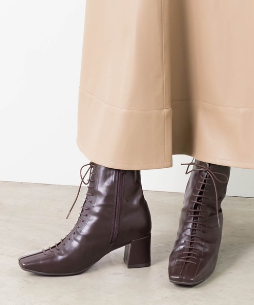 RANDA(ランダ)の「ストレスフリー/ソフト レースアップショートブーツ(ブーツ・レディース・ブラック/ダークブラウン/ベージュ・S/M/L/LL)」の1枚目の写真