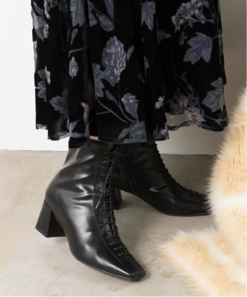 RANDA(ランダ)の「ストレスフリー/ソフト レースアップショートブーツ(ブーツ・レディース・ブラック/ダークブラウン/ベージュ・S/M/L/LL)」の4枚目の写真