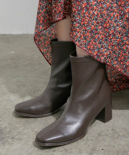 Juze(ジュゼ)の「柔らかく足にフィット。スクエアトゥストレッチブーツ(ブーツ・レディース・オフホワイト/ベージュ系その他2/ブラック/ブラウン/ベージュ系その他・LL/L/M/S)」の3枚目の写真