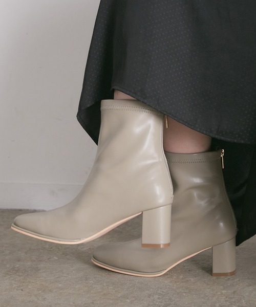 Juze(ジュゼ)の「柔らかく足にフィット。スクエアトゥストレッチブーツ(ブーツ・レディース・オフホワイト/ベージュ系その他2/ブラック/ブラウン/ベージュ系その他・LL/L/M/S)」の5枚目の写真