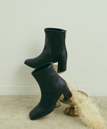 柔らかく足にフィット。スクエアトゥストレッチブーツ