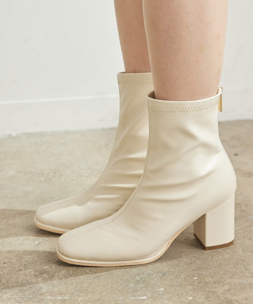 Juze(ジュゼ)の「柔らかく足にフィット。スクエアトゥストレッチブーツ(ブーツ・レディース・オフホワイト/ベージュ系その他2/ブラック/ブラウン/ベージュ系その他・LL/L/M/S)」の17枚目の写真