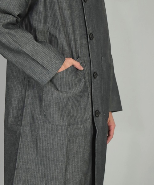 Yarmo（ヤーモ）の「[ Yarmo×OMNIGOD ] 別注 インディゴヘリンボーン ダスターコート（ステンカラーコート・メンズ・グレー系その他・M/L）」の11枚目の写真
