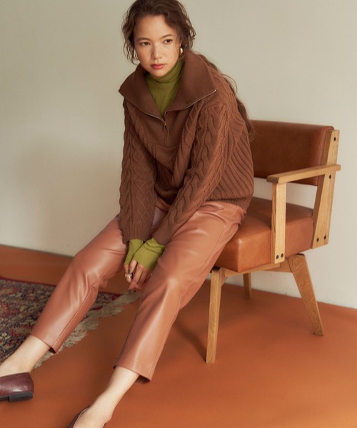 titivate（ティティベイト）の「フェイクレザーテーパードパンツ（その他パンツ・レディース・アイボリー/キャメル/ライトグリーン/ブラウン/イエロー・M/L/S）」の7枚目の写真