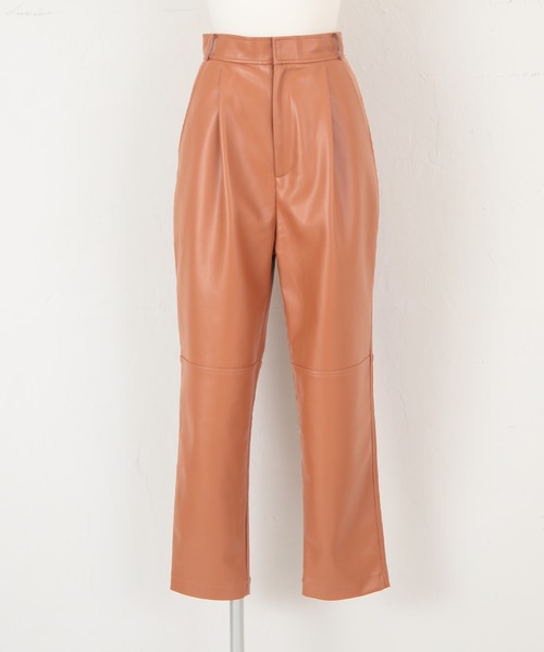 titivate（ティティベイト）の「フェイクレザーテーパードパンツ（その他パンツ・レディース・アイボリー/キャメル/ライトグリーン/ブラウン/イエロー・M/L/S）」の22枚目の写真