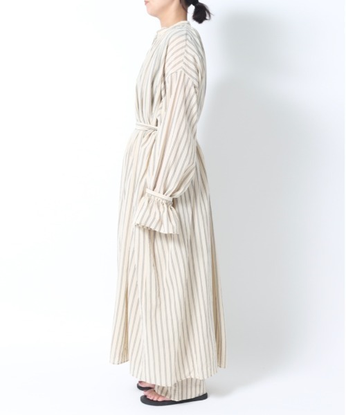 UNFIL(アンフィル)の「unfil アンフィル / striped cotton-voile gathered dress ストライプ コットンボイル ギャザードレス ボリュームスリーブ ワンピース / WWSP-UW132(ワンピース・レディース・ライトグレー/キナリ・1)」の9枚目の写真