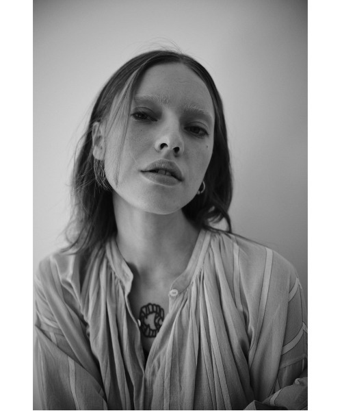 UNFIL(アンフィル)の「unfil アンフィル / striped cotton-voile gathered dress ストライプ コットンボイル ギャザードレス ボリュームスリーブ ワンピース / WWSP-UW132(ワンピース・レディース・ライトグレー/キナリ・1)」の17枚目の写真