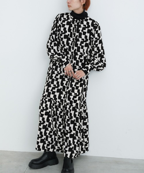 select MOCA(セレクトモカ)の「2021 A/W ティアードロング柄ワンピース(ワンピース)」|ブラック