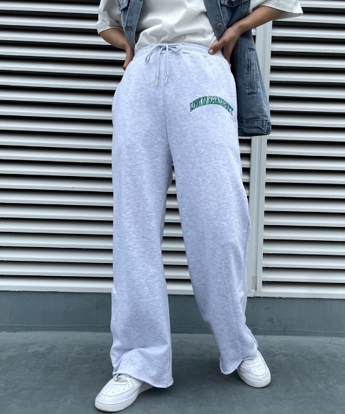 SHAGGIE（シャギー）の「LOOK IN AMAZEMENTサイドスナップ裏毛スウェットパンツ（スウェットパンツ・レディース・ホワイト/ライトブルー/ブラック/グレー・SMALL/MEDIUM/LARGE）」の4枚目の写真