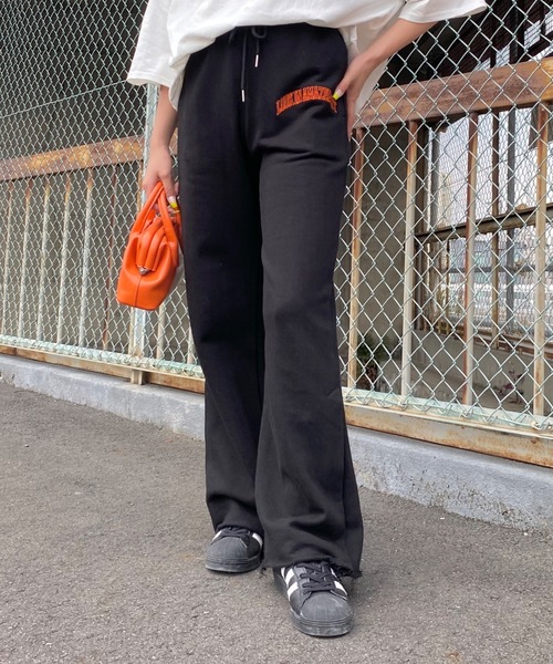 SHAGGIE（シャギー）の「LOOK IN AMAZEMENTサイドスナップ裏毛スウェットパンツ（スウェットパンツ・レディース・ホワイト/ライトブルー/ブラック/グレー・SMALL/MEDIUM/LARGE）」の3枚目の写真