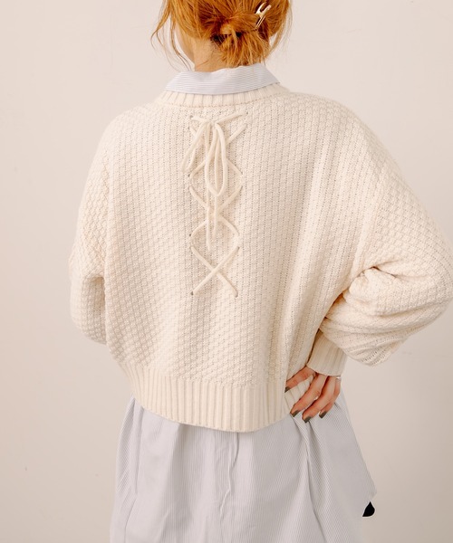 OLIVE des OLIVE（オリーブデオリーブ）の「【WEB限定】後ろレースアップケーブルニット（ニット/セーター・レディース・ベージュ/ブルー/アイボリー/ミント・FREE）」の5枚目の写真