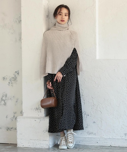 KOBE LETTUCE（コウベレタス）の「スリット入ロングネックスヌード（ネックウォーマー/スヌード・レディース・チャコールグレー/ライトベージュ/ブラック・FREE）」の8枚目の写真