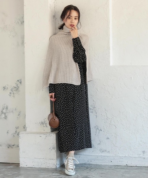 KOBE LETTUCE（コウベレタス）の「スリット入ロングネックスヌード（ネックウォーマー/スヌード・レディース・チャコールグレー/ライトベージュ/ブラック・FREE）」の9枚目の写真