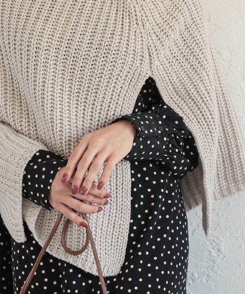 KOBE LETTUCE（コウベレタス）の「スリット入ロングネックスヌード（ネックウォーマー/スヌード・レディース・チャコールグレー/ライトベージュ/ブラック・FREE）」の10枚目の写真