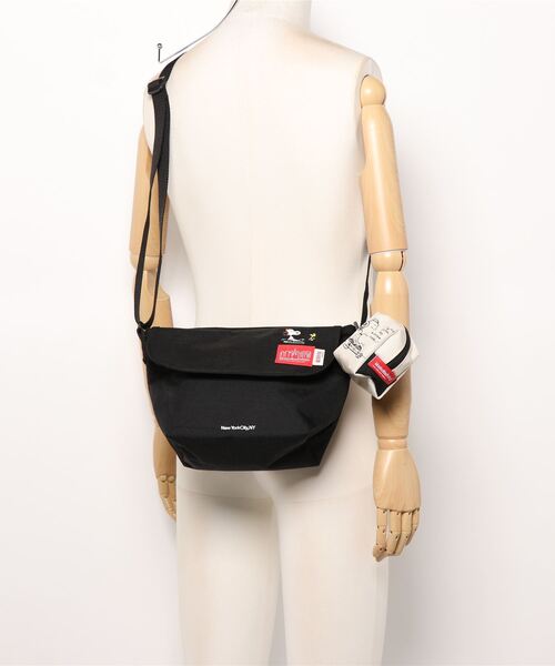 Manhattan Portage(マンハッタンポーテージ)の「Casual Messenger Bag PEANUTS 2021(メッセンジャーバッグ・メンズ・ブラック/アイボリー/ベージュ/ネイビー/パープル・X-SMALL)」の10枚目の写真