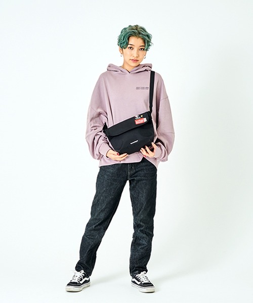 Manhattan Portage(マンハッタンポーテージ)の「Casual Messenger Bag PEANUTS 2021(メッセンジャーバッグ・メンズ・ブラック/アイボリー/ベージュ/ネイビー/パープル・X-SMALL)」の7枚目の写真