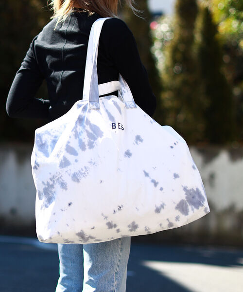 bpr BEAMS（ビーピーアール ビームス ）の「BEAMS / タイダイ 2WAY マーケット トートバッグ（トートバッグ・メンズ・グレー/ピンク/イエロー/オレンジ/ブルー・ONE SIZE）」の6枚目の写真