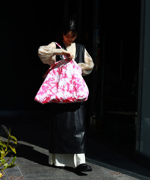 bpr BEAMS（ビーピーアール ビームス ）の「BEAMS / タイダイ 2WAY マーケット トートバッグ（トートバッグ・メンズ・グレー/ピンク/イエロー/オレンジ/ブルー・ONE SIZE）」の8枚目の写真