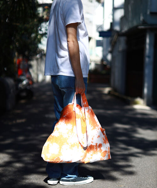 bpr BEAMS（ビーピーアール ビームス ）の「BEAMS / タイダイ 2WAY マーケット トートバッグ（トートバッグ・メンズ・グレー/ピンク/イエロー/オレンジ/ブルー・ONE SIZE）」の10枚目の写真