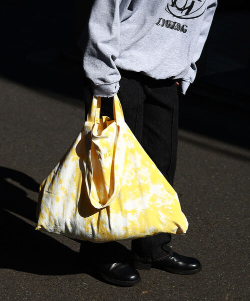 bpr BEAMS（ビーピーアール ビームス ）の「BEAMS / タイダイ 2WAY マーケット トートバッグ（トートバッグ・メンズ・グレー/ピンク/イエロー/オレンジ/ブルー・ONE SIZE）」の12枚目の写真