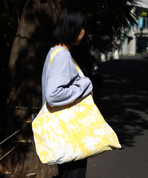 bpr BEAMS（ビーピーアール ビームス ）の「BEAMS / タイダイ 2WAY マーケット トートバッグ（トートバッグ・メンズ・グレー/ピンク/イエロー/オレンジ/ブルー・ONE SIZE）」の13枚目の写真