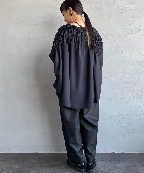 mizuiro ind ギャザーデザイン クルーネックワイドブラウス mizuiroind（ミズイロインド）の「[mizuiro ind/ミズイロインド