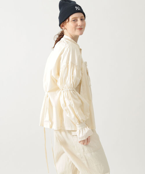 BEAMS BOY(ビームスボーイ)の「BEAMS BOY / コットン ブロード ギャザー スモック(シャツ/ブラウス・レディース・ナチュラル/レッド系その他2・ONE SIZE)」の5枚目の写真