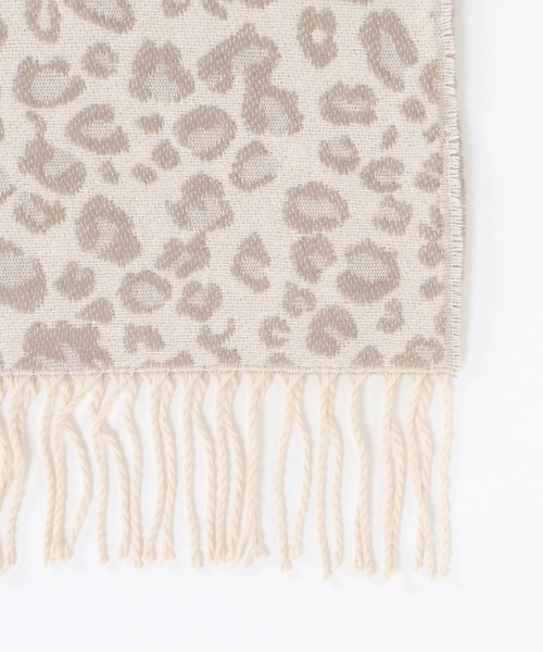 ikka（イッカ）の「レオパード柄マフラー（マフラー・レディース・ブラウン/グレー/サーモンピンク・FREE）」の7枚目の写真