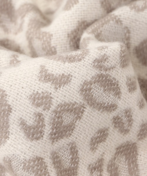 ikka（イッカ）の「レオパード柄マフラー（マフラー・レディース・ブラウン/グレー/サーモンピンク・FREE）」の8枚目の写真