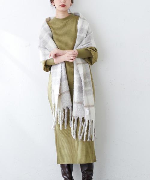 natural couture(ナチュラルクチュール)の「【WEB限定】ワイドリブボリューム袖ニットワンピース(ワンピース・レディース・チャコールグレー/ブラウン/オフホワイト/グリーン・FREE)」の4枚目の写真