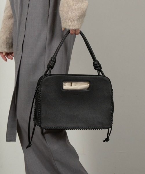 Amiur(エミレ)の「oblong purse bag(ハンドバッグ・レディース・ブラック/ベージュ・FREE)」の4枚目の写真