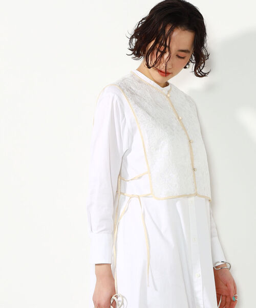 NOLLEY’S(ノーリーズ)の「◇【WEB限定】レースジレ付きシャツワンピース(シャツワンピース・レディース・ホワイト/チャコールグレー/ライトブルー・FREE)」の13枚目の写真