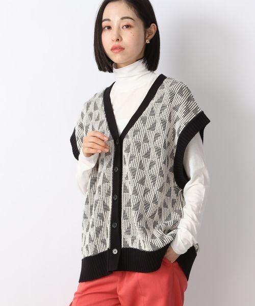 LOWRYS FARM（ローリーズファーム）の「２ＷＡＹレトロガラベスト　264389（ベスト・レディース・ブラック/オレンジ/アイボリー・FREE）」の6枚目の写真