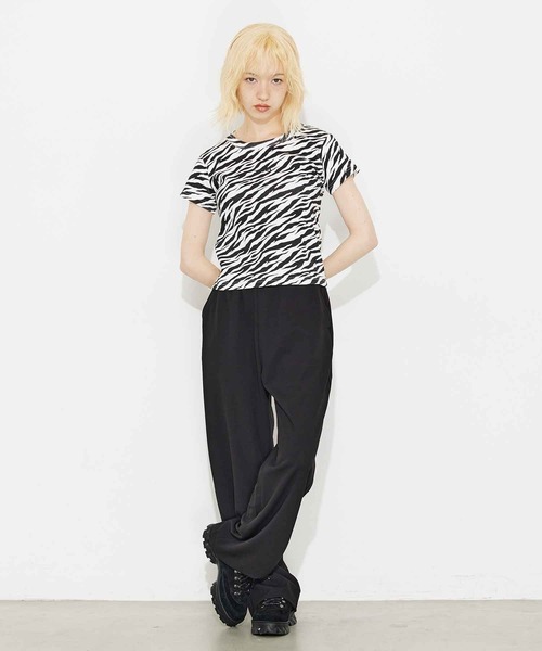 X-girl（エックスガール）の「EMBROIDERED MILLS LOGO S/S BABY TEE/ミルズロゴ刺繍　チビT（Tシャツ/カットソー・レディース・ホワイト/ブラック/マルチ・S/M）」の8枚目の写真