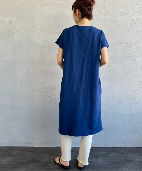 CHUMS（チャムス）の「[CHUMS/チャムス] チャムスロゴプリント Tシャツワンピース（ワンピース・レディース・ネイビー/ホワイト×ネイビー・M）」の7枚目の写真