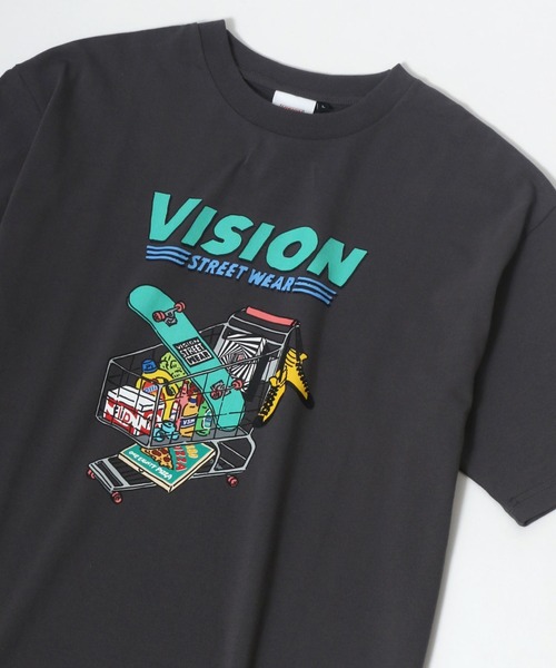 VISION STREET WEAR(ヴィジョンストリートウェア)の「VISION STREET WEAR/ヴィジョンストリートウエア スケボー ヴィンテージプリント ワンポイント刺繍Tシャツ(Tシャツ/カットソー・メンズ・ホワイト/グリーン/マスタード/ホワイト系その他/グレー系その他/グリーン系その他/ブルー系その他/チャコール/ホワイト系その他2・LL/M/L)」の4枚目の写真
