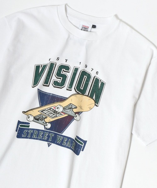 VISION STREET WEAR(ヴィジョンストリートウェア)の「VISION STREET WEAR/ヴィジョンストリートウエア スケボー ヴィンテージプリント ワンポイント刺繍Tシャツ(Tシャツ/カットソー・メンズ・ホワイト/グリーン/マスタード/ホワイト系その他/グレー系その他/グリーン系その他/ブルー系その他/チャコール/ホワイト系その他2・LL/M/L)」の1枚目の写真