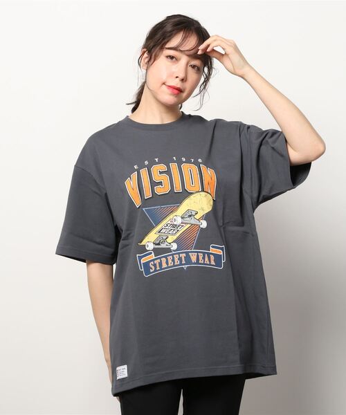 VISION STREET WEAR(ヴィジョンストリートウェア)の「VISION STREET WEAR/ヴィジョンストリートウエア スケボー ヴィンテージプリント ワンポイント刺繍Tシャツ(Tシャツ/カットソー・メンズ・ホワイト/グリーン/マスタード/ホワイト系その他/グレー系その他/グリーン系その他/ブルー系その他/チャコール/ホワイト系その他2・LL/M/L)」の21枚目の写真