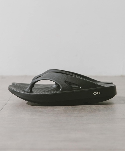 OOFOS(ウーフォス)の「OOFOS Ooriginal(サンダル・メンズ・グレー/ブラック/オリーブ/ホワイト/モカ・26/27/28)」の1枚目の写真