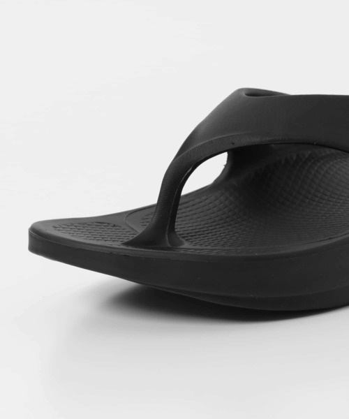 OOFOS(ウーフォス)の「OOFOS Ooriginal(サンダル・メンズ・グレー/ブラック/オリーブ/ホワイト/モカ・26/27/28)」の17枚目の写真