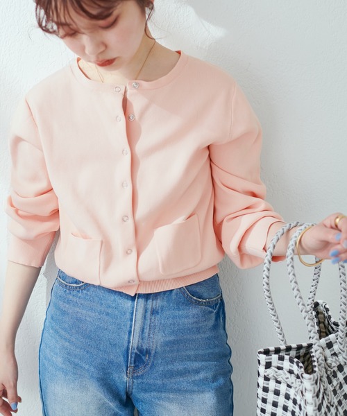 natural couture（ナチュラルクチュール）の「WEB限定/旬顔コーデが決まるプチプラリングドット釦おしゃれカーディガン（カーディガン/ボレロ・レディース・ピンク/ラベンダー/イエロー/グリーン/オフホワイト/ブラック・FREE）」の6枚目の写真