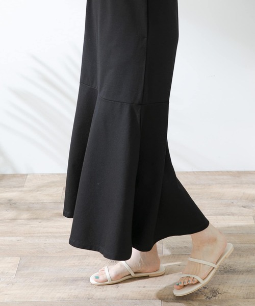 URBAN RESEARCH Sonny Label(アーバンリサーチサニーレーベル)の「マーメイドラインカットワンピース(ワンピース・レディース・チャコールグレー/ブラック/ブラウン・FREE)」の12枚目の写真