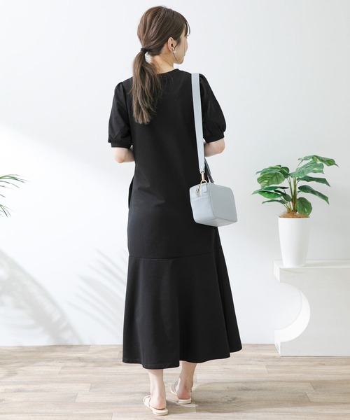 URBAN RESEARCH Sonny Label(アーバンリサーチサニーレーベル)の「マーメイドラインカットワンピース(ワンピース・レディース・チャコールグレー/ブラック/ブラウン・FREE)」の15枚目の写真