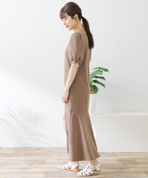 URBAN RESEARCH Sonny Label(アーバンリサーチサニーレーベル)の「マーメイドラインカットワンピース(ワンピース・レディース・チャコールグレー/ブラック/ブラウン・FREE)」の19枚目の写真