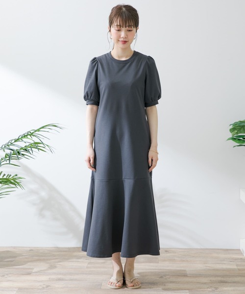 URBAN RESEARCH Sonny Label(アーバンリサーチサニーレーベル)の「マーメイドラインカットワンピース(ワンピース・レディース・チャコールグレー/ブラック/ブラウン・FREE)」の21枚目の写真